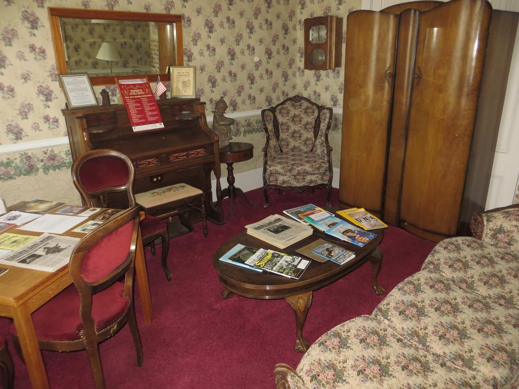 Edith Palmer'S Country Inn, Historical Bed & Breakfast Virginia City Buitenkant foto