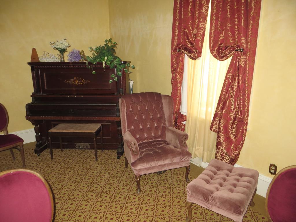 Edith Palmer'S Country Inn, Historical Bed & Breakfast Virginia City Buitenkant foto